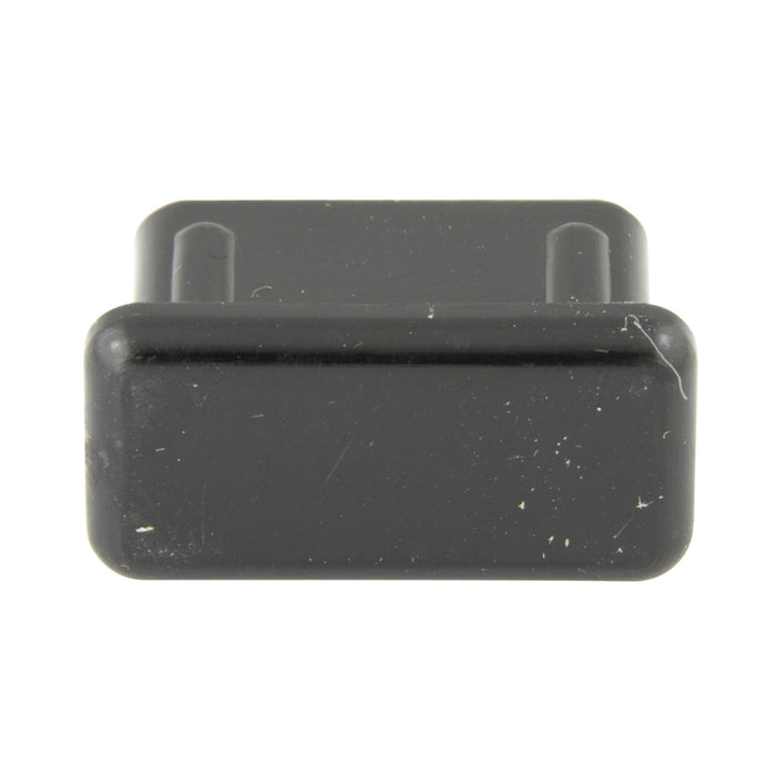 Bouchon rectangulaire 1/2 po x 1 1/2 po, polyéthylène noir 16-18 GA, fabriqué par Spaenaur Inc.