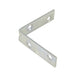Équerre d'angle droit avec (2) trous de 0,250 po. Approx. Fraisée 5/8 po. L x 1 1/16 po. x 1 1/16 po. x 0,120 po. d'épaisseur. Acier zingué par Spaenaur Inc.