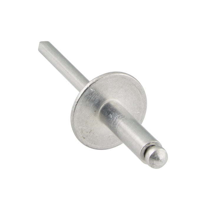 Rivet pop à grande bride, tête bombée, extrémité ouverte, 1/8 po de diamètre x 0,390 po de longueur (prise de 0,188 à 0,250 po), corps en aluminium, mandrin en acier zingué, conforme à la norme IFI 114, grade 19.