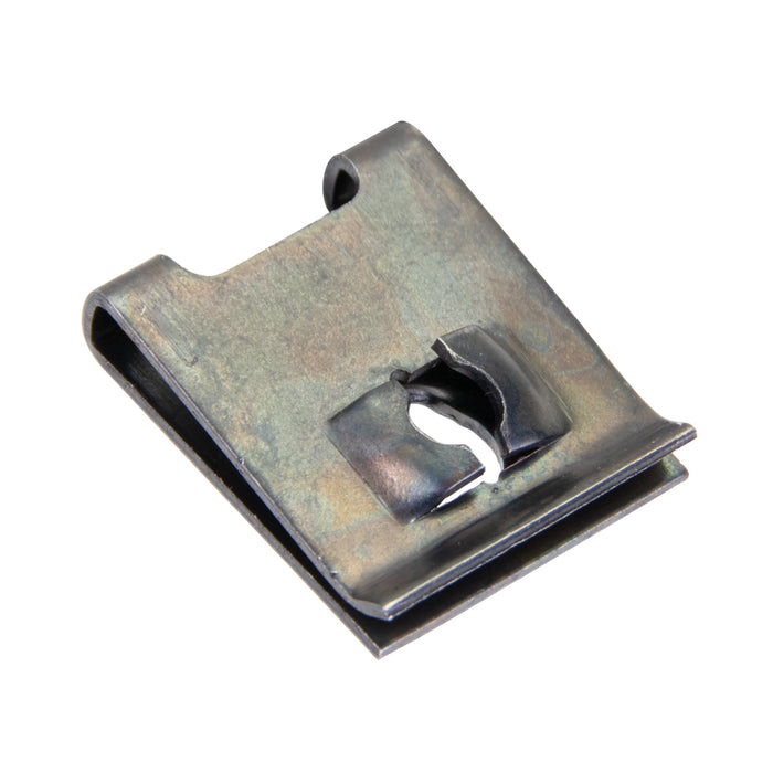 Écrou à ressort de type « U » pour vis n° 8A, gamme de panneaux 0,050-0,078 po, 0,625 po de largeur x 0,70 po de longueur Acier à ressort traité thermiquement, trempé à l'huile par Spaenaur Inc.