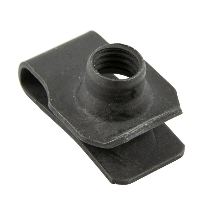 Écrou pour panneau, métrique, extrudé, type « U » M8 x 1,25 filetage, panneau 0,8 mm-4,0 mm acier à ressort traité thermiquement, phosphaté noir et huilé G.M.# 11500660 par Spaenaur Inc.