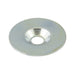 Rondelle à bride large et à tête fraisée, diamètre intérieur 1/4", diamètre extérieur 1-3/16", épaisseur 0,035", en acier zingué trivalent, fabriquée par Spaenaur Inc.